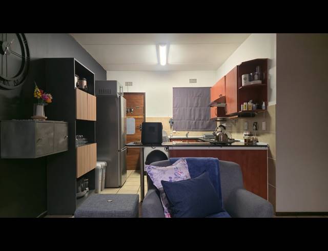 2 BEDROOM TOWNHOUSE FOR SALE IN SONNEVELD